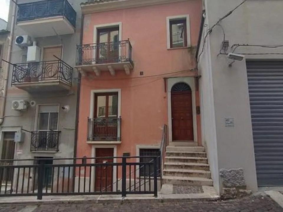 Rekkehus i Santo Stefano Quisquina, Agrigento - bilde 1